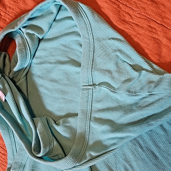 Old navy active racer back tank - Picture 6 of 6